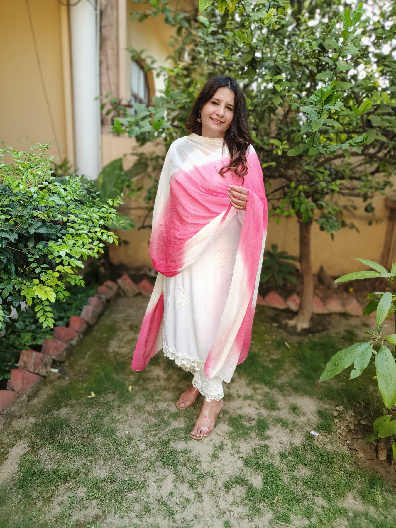 white dress with pink dupatta Pakistani White Dress With Pink Dupatta